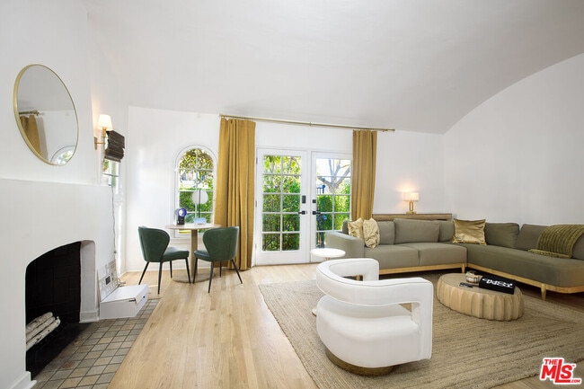 Building Photo - 953 N Martel Ave