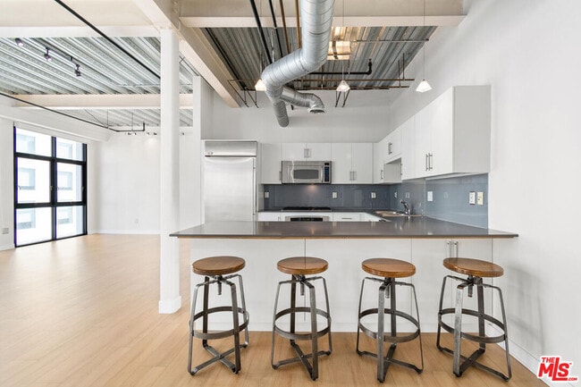 Photo - 330 W 11th St Unit 607