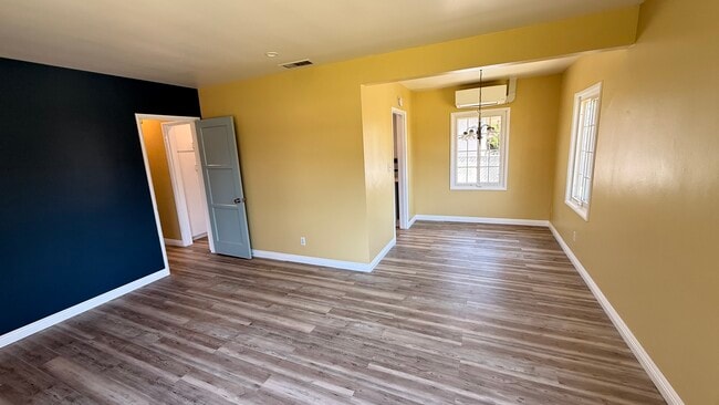 Photo - 661 W Riggin St Unit 1