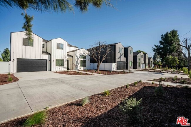 Photo - 8670 Encino Ave