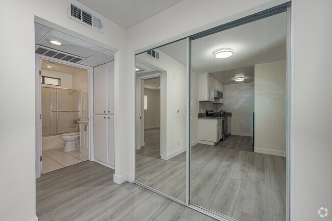 1BR, 1BA - 625SF - Additional Closet - 142 S Normandie Ave