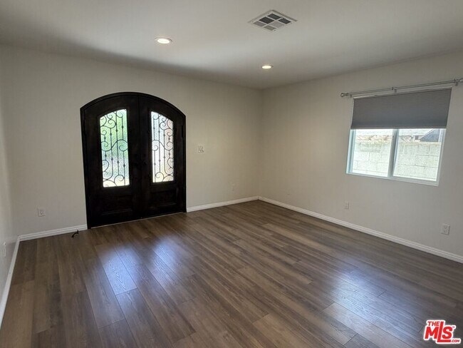 Photo - 3543 Sanborn Ave