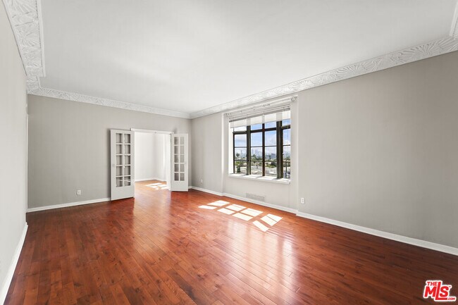 Photo - 1314 Hayworth Ave