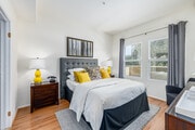 2BR, 2BA - 984SF - Primary Bedroom - Da Vinci