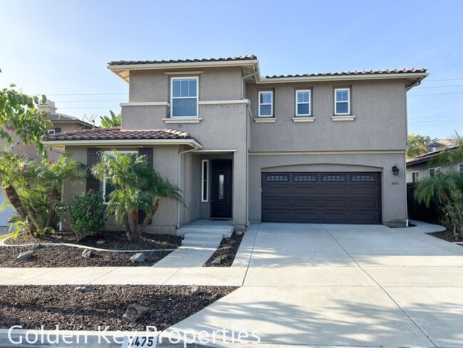 Building Photo - Beautiful Executive home located in the Ra...