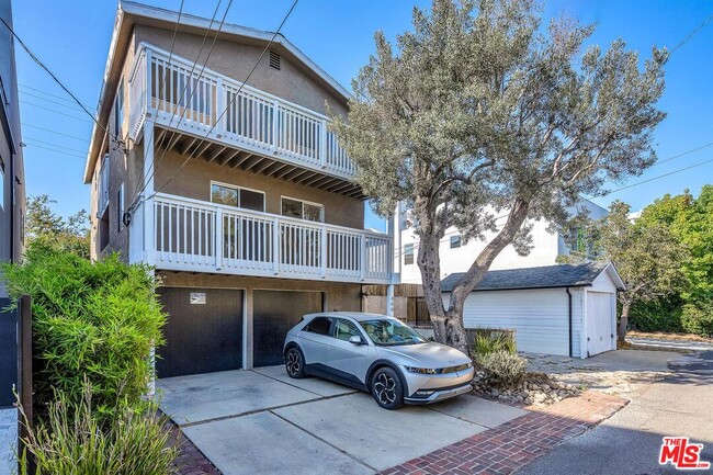 Building Photo - 466 S Venice Blvd Rental