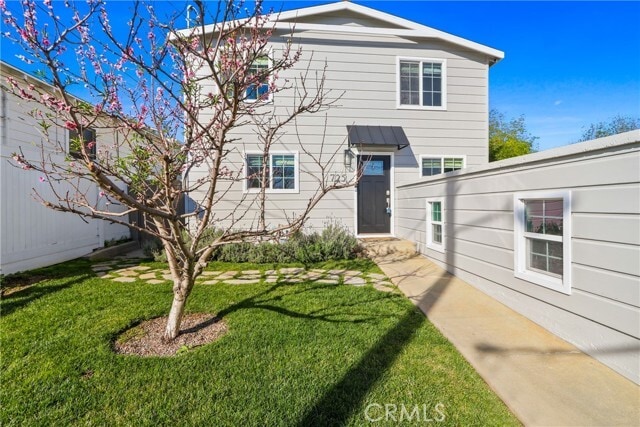 Photo - 725 N Bandini St