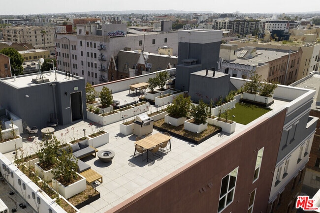 Building Photo - 738 Normandie Ave Unit 208 Rental