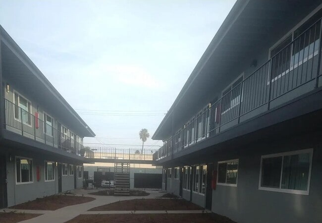 Photo - 5560 Ackerfield Ave