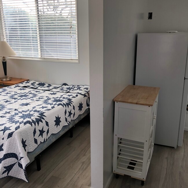 Photo - 9010 Balcom Ave