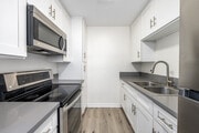 1BR, 1BA - 500SF - Kitchen - 14119 Mulberry Dr.