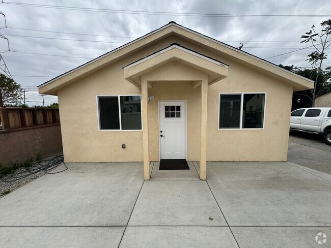 Building Photo - 4748 Garrick Ave Rental