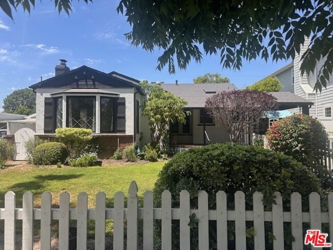 Building Photo - 4715 Camellia Ave Rental