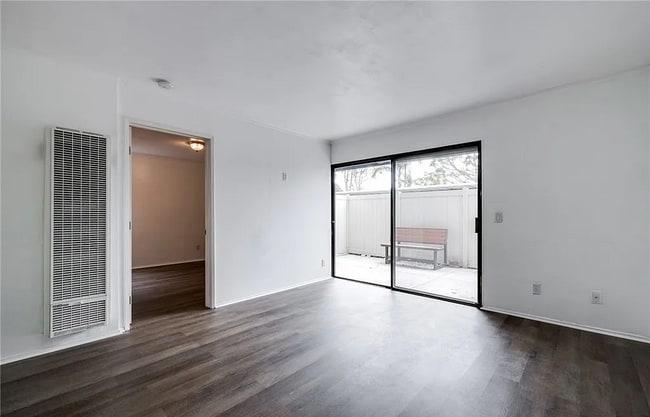 Welcome to this beautifully updated 1-bedr... - Welcome to this beautifully updated 1-bedr... Apartment Unit U501