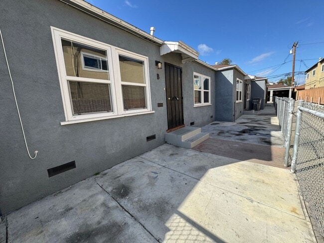 Building Photo - 3569 Mulford Ave Unit B