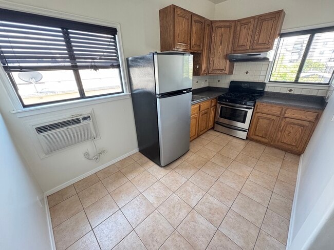 Photo - 1341 N Bronson Ave Unit 7