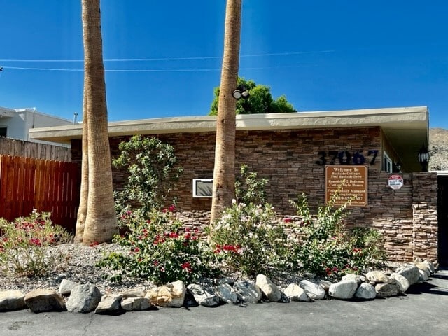 Building Photo - 37067 Bankside Dr Unit 3