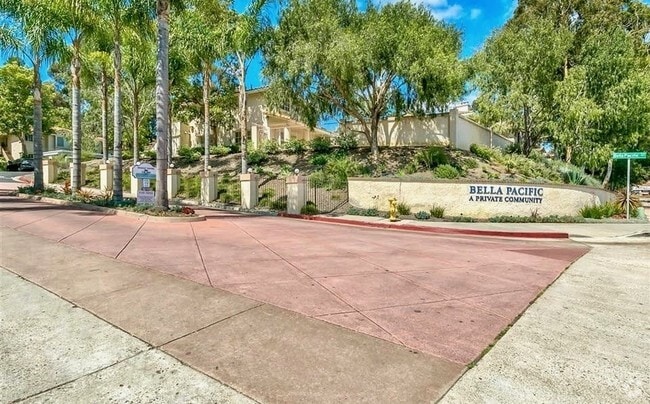 Building Photo - 4855 Bella Pacific Row Unit 125 Rental