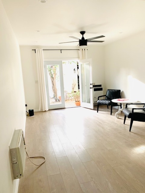 Living Room - 605 N Windsor Blvd Unit 605