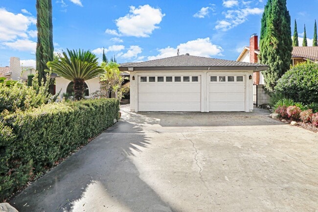 Building Photo - Spacious 3 Bedroom Upland Home, Available Now!