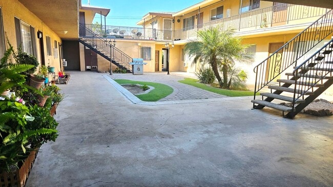 Photo - 4613 Canoga St Unit B