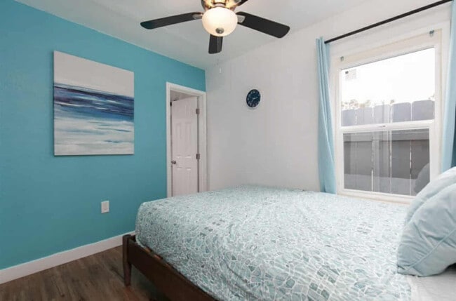 Photo - 3979 Ingraham St