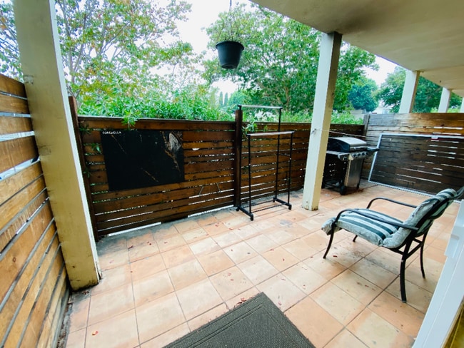 Photo - 2300 Oak St Apartment Unit 2-B2