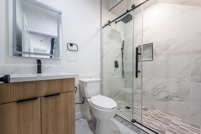 Photo - 1330 Tamarind Ave