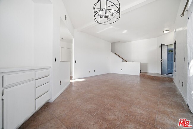 Photo - 77 Willowcrest Ln