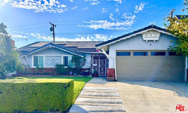 Building Photo - 809 Agajanian Way