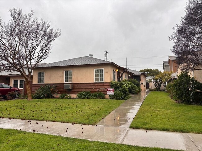 Building Photo - Charming 1-bedroom, 1-bath apartment located in a desirable area of Burbank.