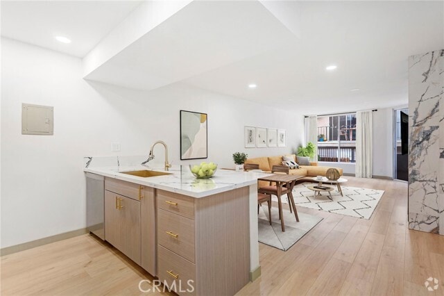 Building Photo - 1745 Camino Palmero St Unit 107 Rental
