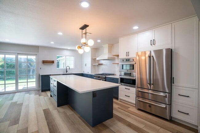 Building Photo - 10720 Oregon Ave