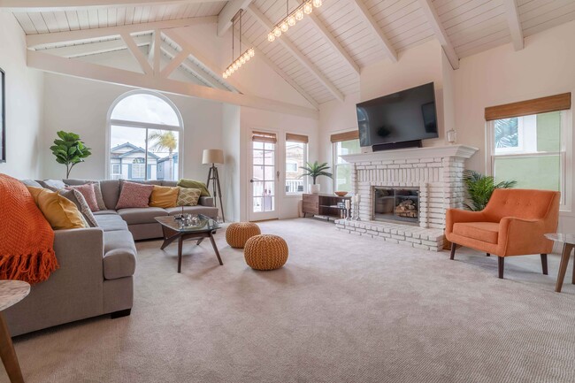 Building Photo - 1521 Steinhart Ave