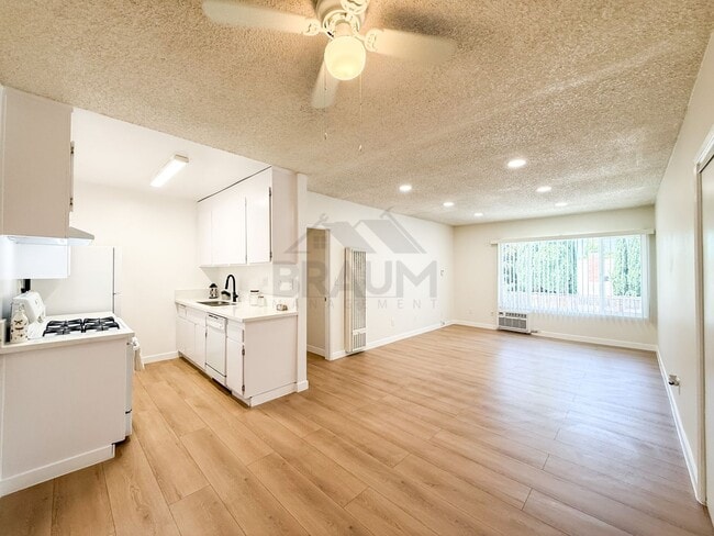 Building Photo - 5461 Kester Ave
