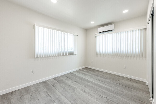 Studio - 400SF - Bedroom - 11926 Bellflower Blvd