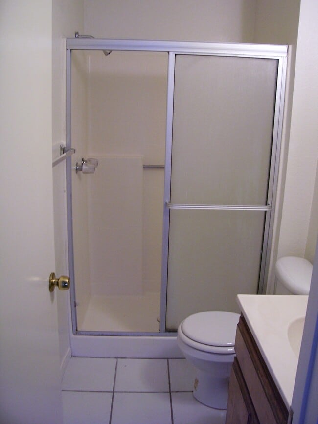 Master Bathroom - 29071 Avenida de las Flores