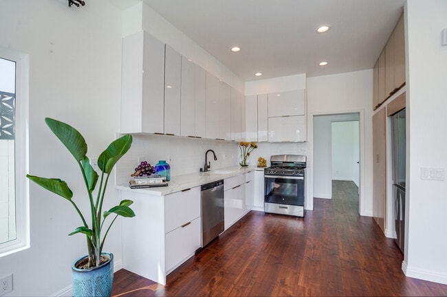 Photo - 9427-9422 S 4th Ave