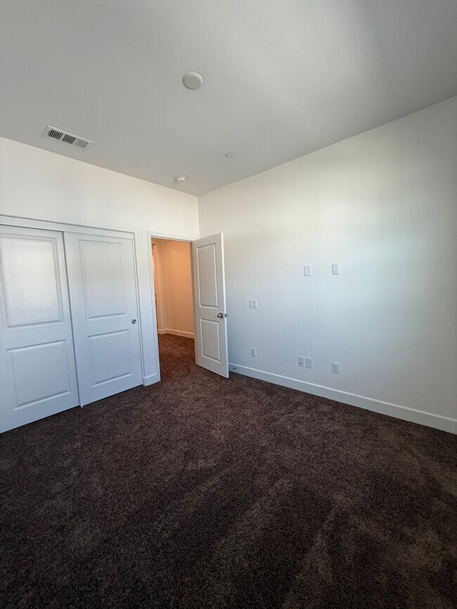 Photo - 3 bedroom + loft, 2 1/2 bath townhome in amazing Simi Valley location