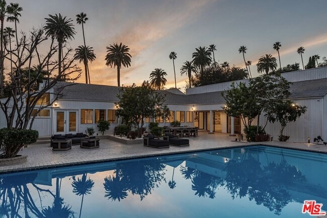 Photo - 624 N Beverly Dr