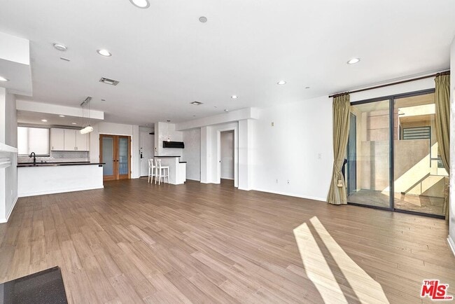 Photo - 871 Crenshaw Blvd Unit 305