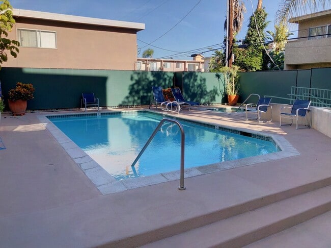 Photo - Top-Floor large condo on tree-lined street Unit 401