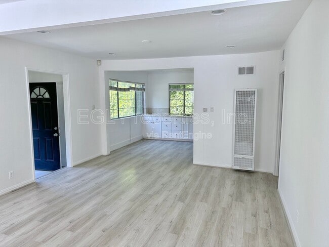 Photo - 358 N San Vicente Blvd