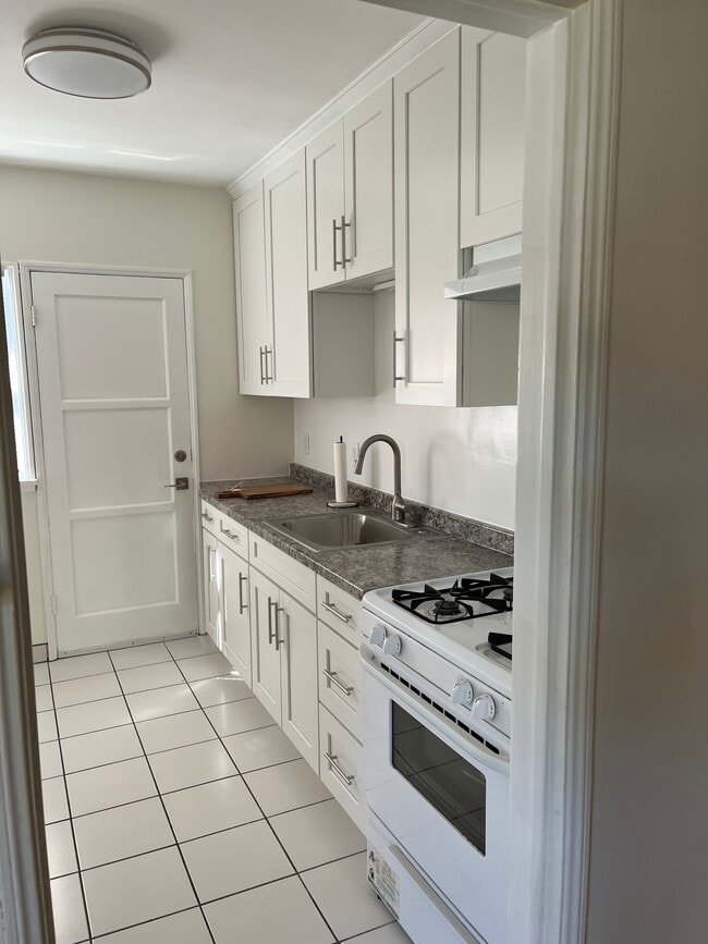 Photo - 2011 Ocean Park Blvd Unit Apt C