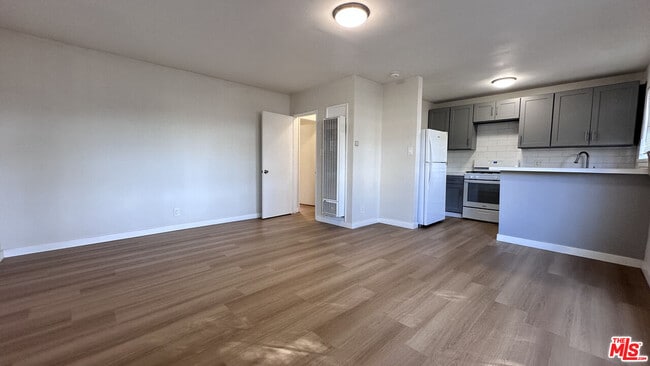 Photo - 950 N Genesee Ave Unit 2