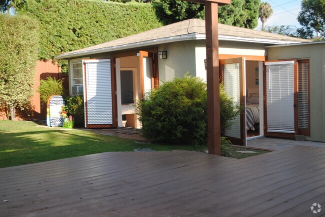 Building Photo - 3605 Laurel Ave Unit MB STUDIO Rental