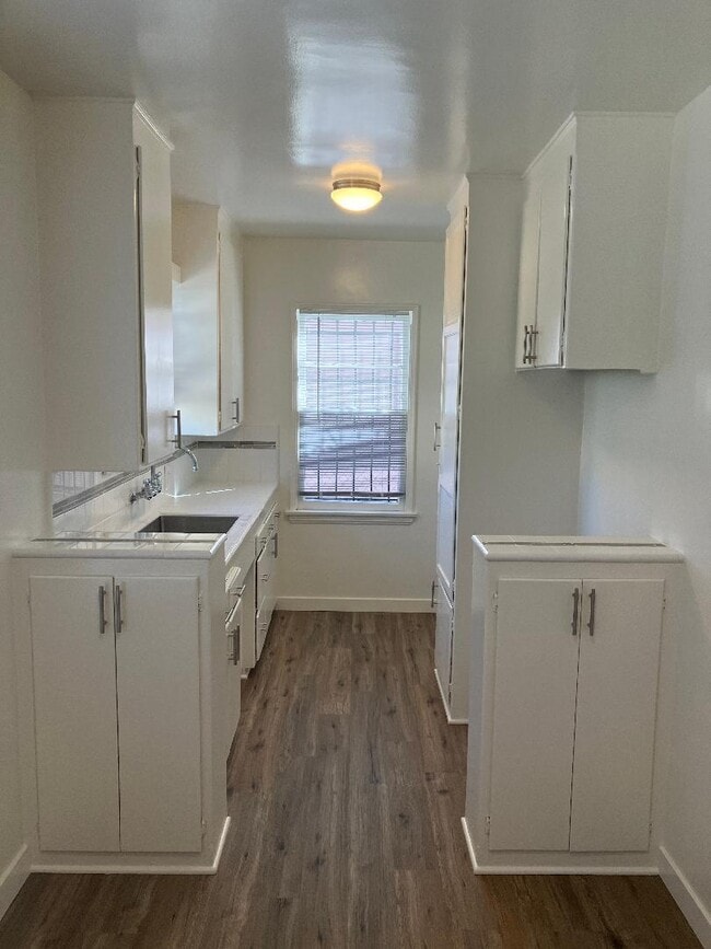 Kitchen - 1940 S Robertson Blvd Apartments Unit #8