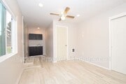 Photo - 138 Oak St House