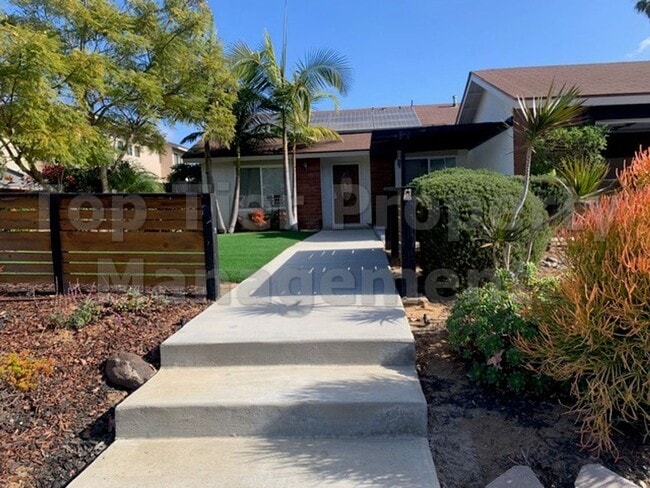 Building Photo - Beautiful 4 bed / 2.0 bath / 2,208 sqft Home in Encinitas - Available 02/13