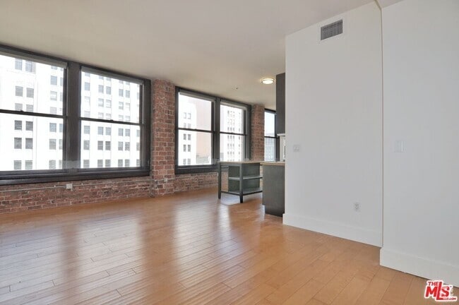 Building Photo - 460 S Spring St Unit 701 Rental